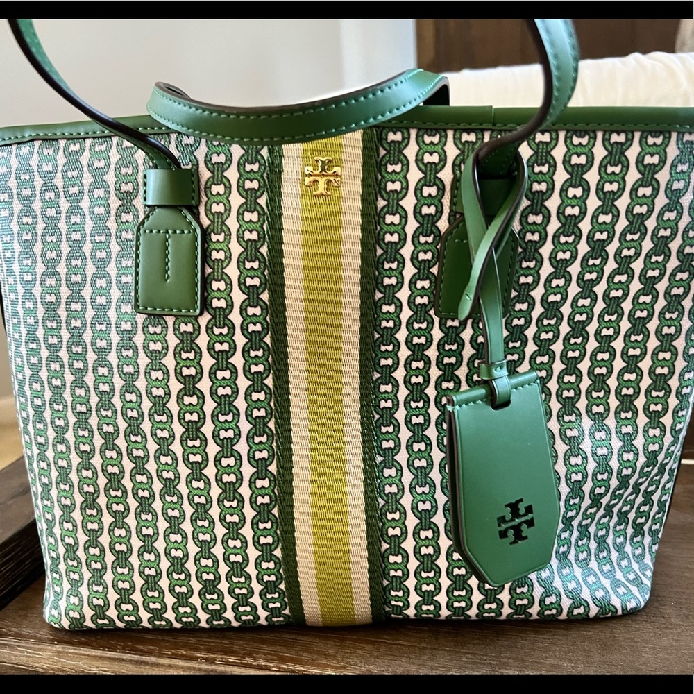 Tory Burch Handbag! Gorgeous, perfect condition- medium tote, crossbody!